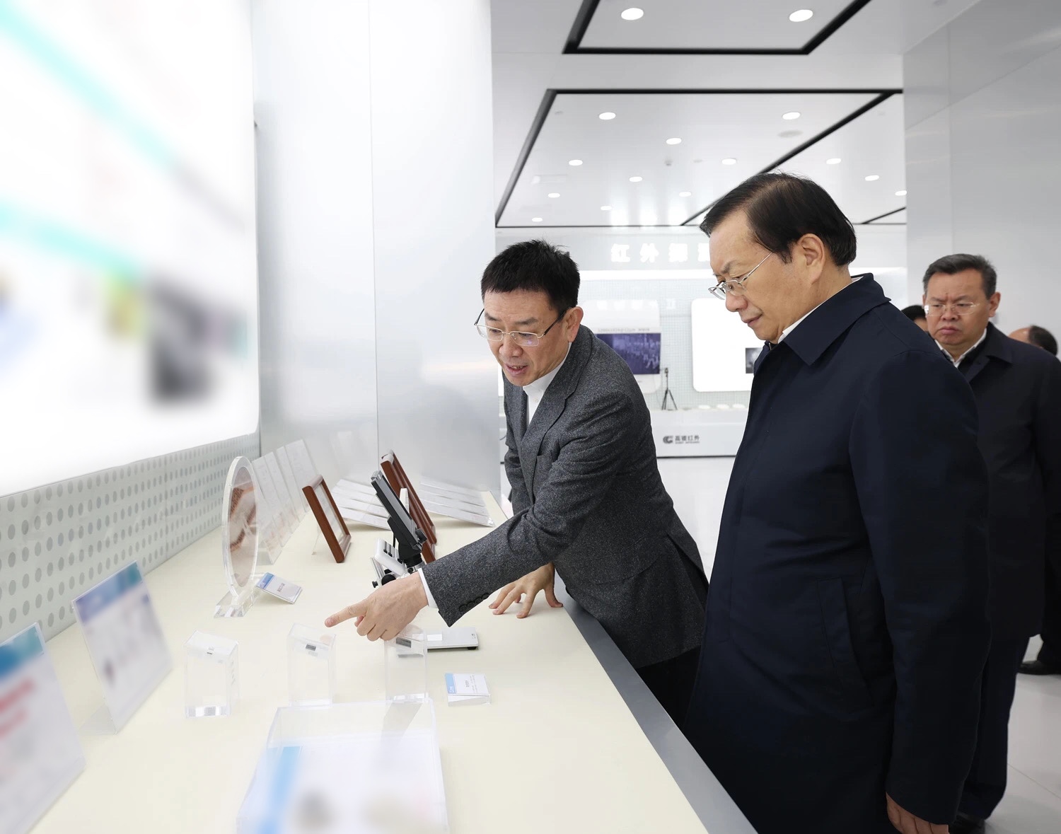 王忠林到qy球友会体育开展“解难题、稳增长、促发展”企业帮扶活动